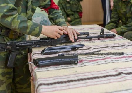 Минобороны поддержало идею введения НВП в школах