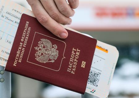 Раскрыто, с чем связан «лавинообразный» рост изъятия загранпаспортов
