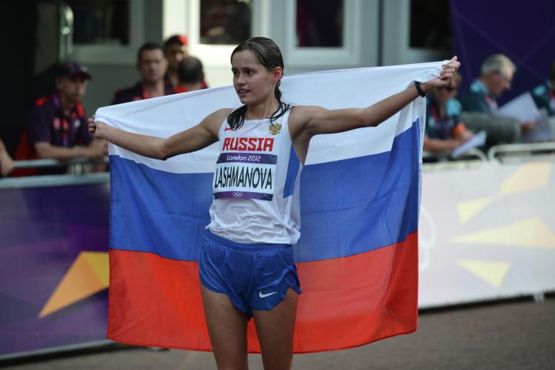 Россиянка Елена Лашманова, выигравшая золотую медаль в финальных соревнованиях женщин по спортивной ходьбе на дистанции 20 км на XXX летних Олимпийских играх в Лондоне