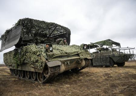 Военкор показал на фото боевого робота-курьера