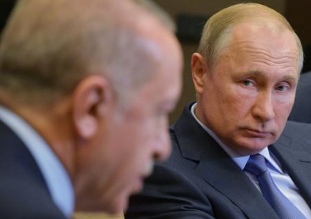 Эрдоган и Путин обсудили по телефону конфликт в сирийском Идлибе