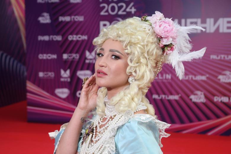 Певица Ольга Бузова перед церемонией вручения премии «Муз-ТВ 2024. Возвращение» в «ЦСКА Арена»
