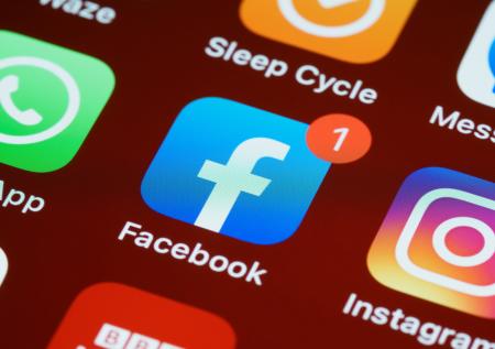 РКН потребовал разблокировать страницу телеканала «Звезда» в Facebook