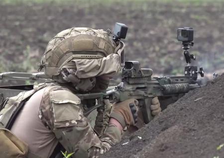 Десантники эвакуировали бронемашину Kirpi и БМП Bradley из Курской области