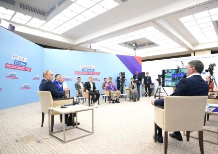Путин поблагодарил банки за помощь экономике во время пандемии