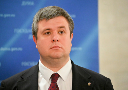 В Госдуме оценили зумерский тренд на «курсы взросления»