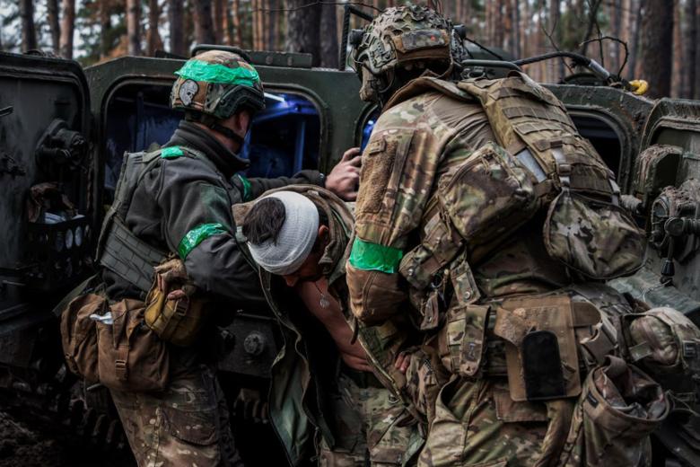 Военнослужащие вооруженных сил Украины в зоне боевых действий