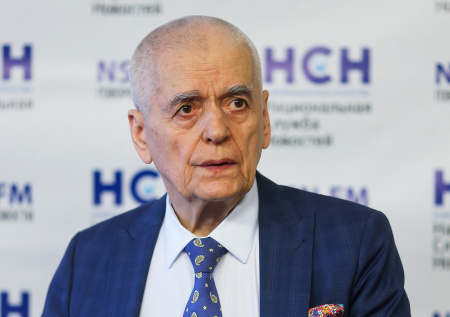 Онищенко призвал не паниковать из-за вирусов гонконгского и свиного гриппа