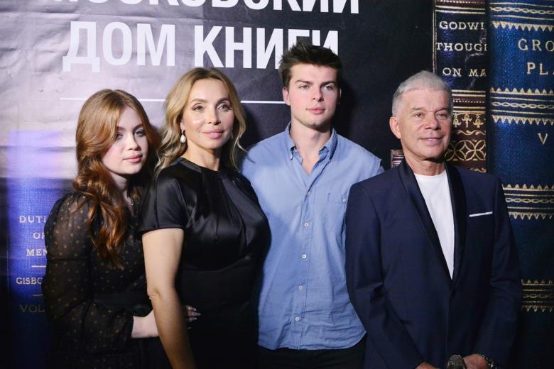 Олег Газманов с семьей