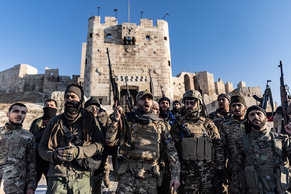 Сирийские боевики в Алеппо