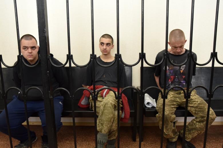 Верховный суд ДНР приговорил к смертной казни подданных Великобритании Шона Пиннера, Эйдена Аслина и марокканца Саадуна Брагима за участие в боевых действиях на стороне Украины в качестве наемников