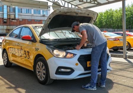 Названы последствия упрощения техосмотра для таксистов