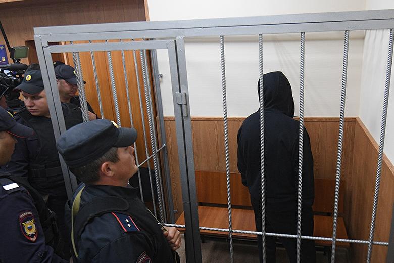 Олег Медведев (до смены фамилии — Шишканов) в зале заседаний Басманного суда города Москвы