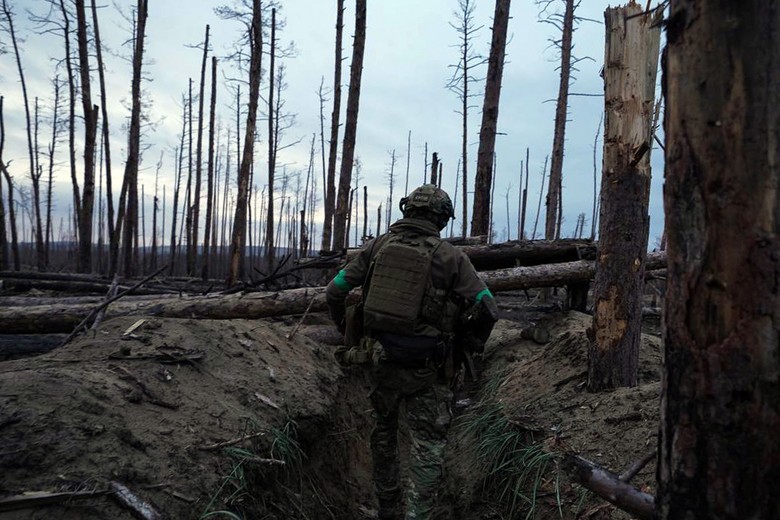 Солдат ВСУ в зоне боевых действий