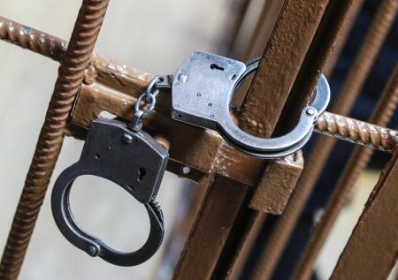 Выбросившего семью из окна мужчину задержали правоохранители