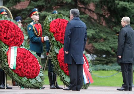 Лидеры России и Таджикистана возложили венки к Могиле Неизвестного Солдата