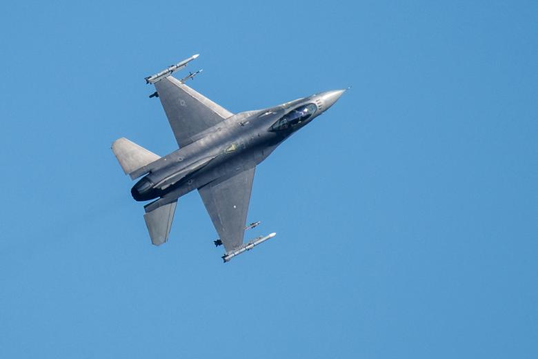 Истребитель F-16