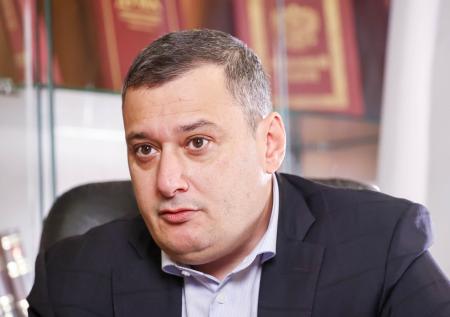 Хинштейн вынес на обсуждение отпуск местной чиновницы за границей