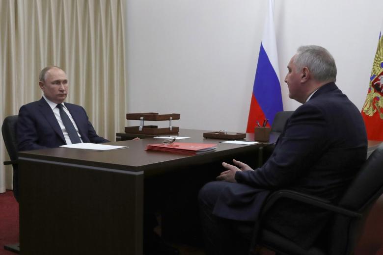 Президент России Владимир Путин и Дмитрий Рогозин