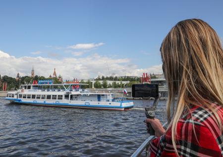 Уплыть от карантина: в Москве прошёл первый в этом году речной парад