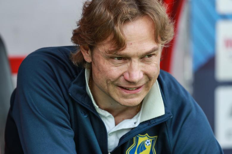 Валерий Карпин