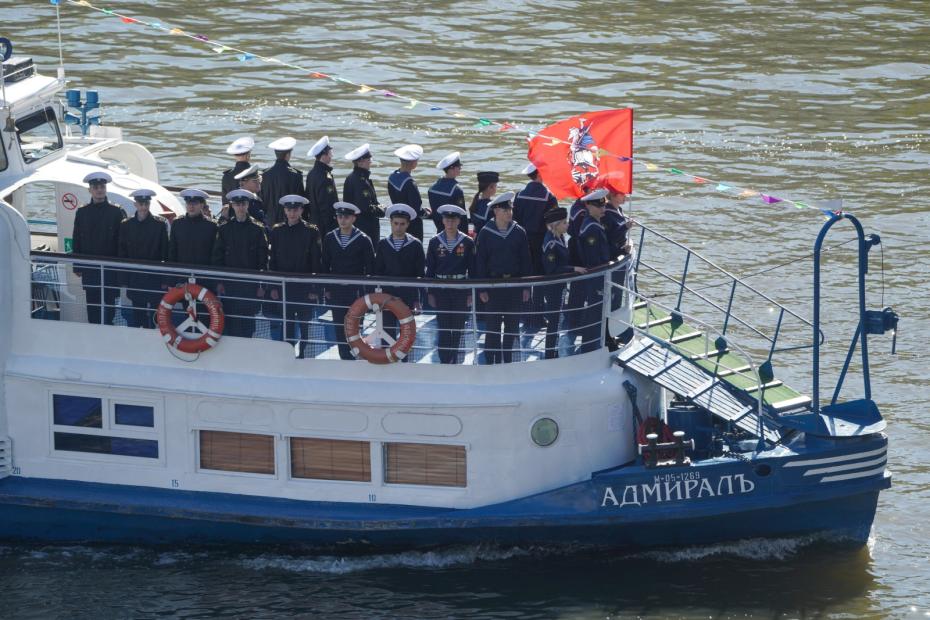 Парад судов в честь 875-летия столицы на Москве-реке