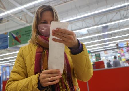 В Роспотребнадзор начали жаловаться на заниженные ценники в магазинах