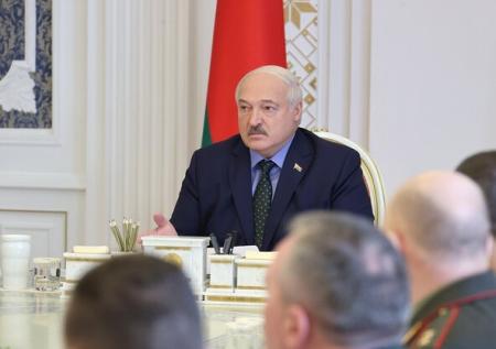 Лукашенко предложил не спешить с воссозданием военных прокуратур