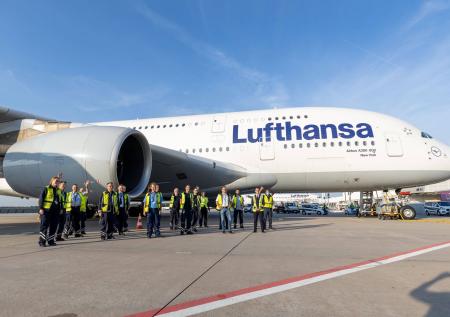 Lufthansa отменяет сотни рейсов из-за нехватки персонала