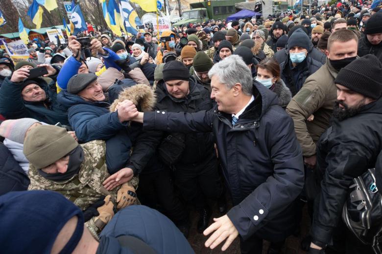 Пётр Порошенко (в центре)