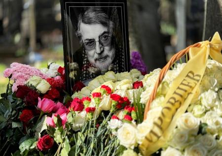 Похороны Ширвиндта на Новодевичьем кладбище: фото могилы и скорбящих звезд