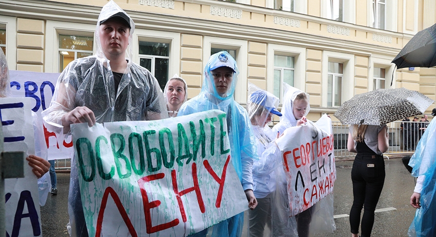 Не забыли и про Елену Одновол — её задержали одновременно с Вышинским