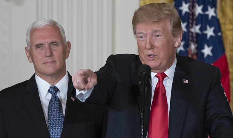 Президент США Дональд Трамп и Майк Пенс