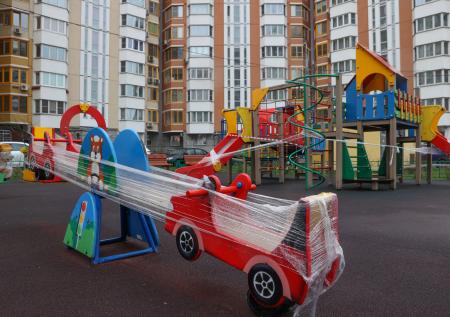 Глава Псковской области пригрозил родителям штрафами за детей на площадках