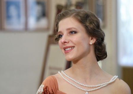 Беременная третьим ребенком Арзамасова перестала скрывать живот