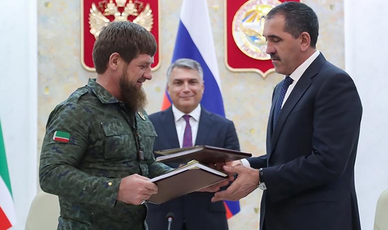 Глава Чечни Рамзан Кадыров и глава Ингушетии Юнус-Бек Евкуров (слева направо)