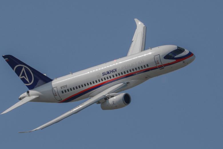 Самолёт SSJ 100