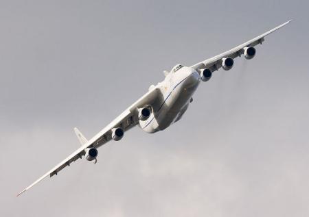 Самый большой в мире украинский лайнер подключился к борьбе с COVID-19