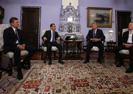 Медведев предложил два решения проблемы транзита газа через Украину