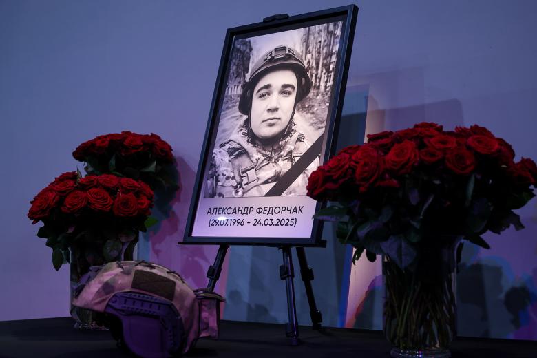 Мемориал в Москве в память о погибшем корреспонденте ‭«Известий» Александре Федорчаке 