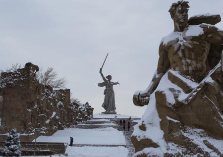 Грудь «Родины-матери» в эпицентре скандала: при чем здесь Путин и Ивлеева