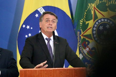 Президент Бразилии Болсонару посоветовал Ди Каприо «закрыть рот»  