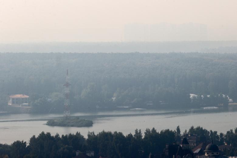 Смог от лесных пожаров в Рязанской области над Москвой