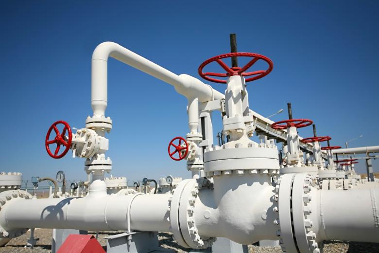 Завод по переработке нефти и газа