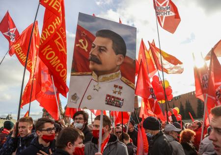 «Коммунисты России» предложили вернуть останки Сталина в мавзолей