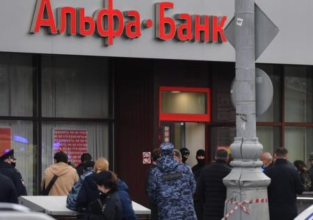 Бывший заложник рассказал о психосеансе с захватчиком банка в Москве