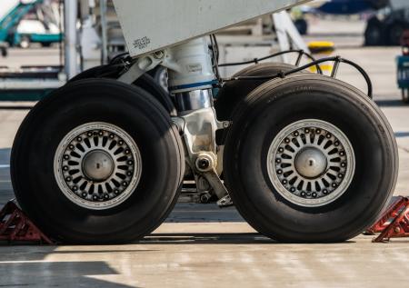 В США Boeing 777 при взлете «потерял» шину и попал на видео