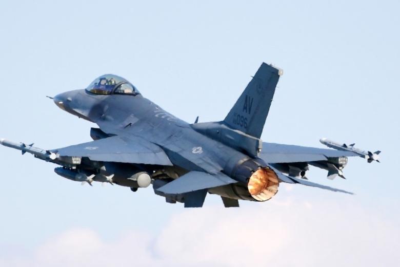  F-16