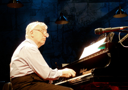 «Живу еще»: Паулс рассказал о самочувствии после операции