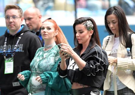 Группа t.A.T.u. неожиданно воссоединилась на «Газпром Арене»